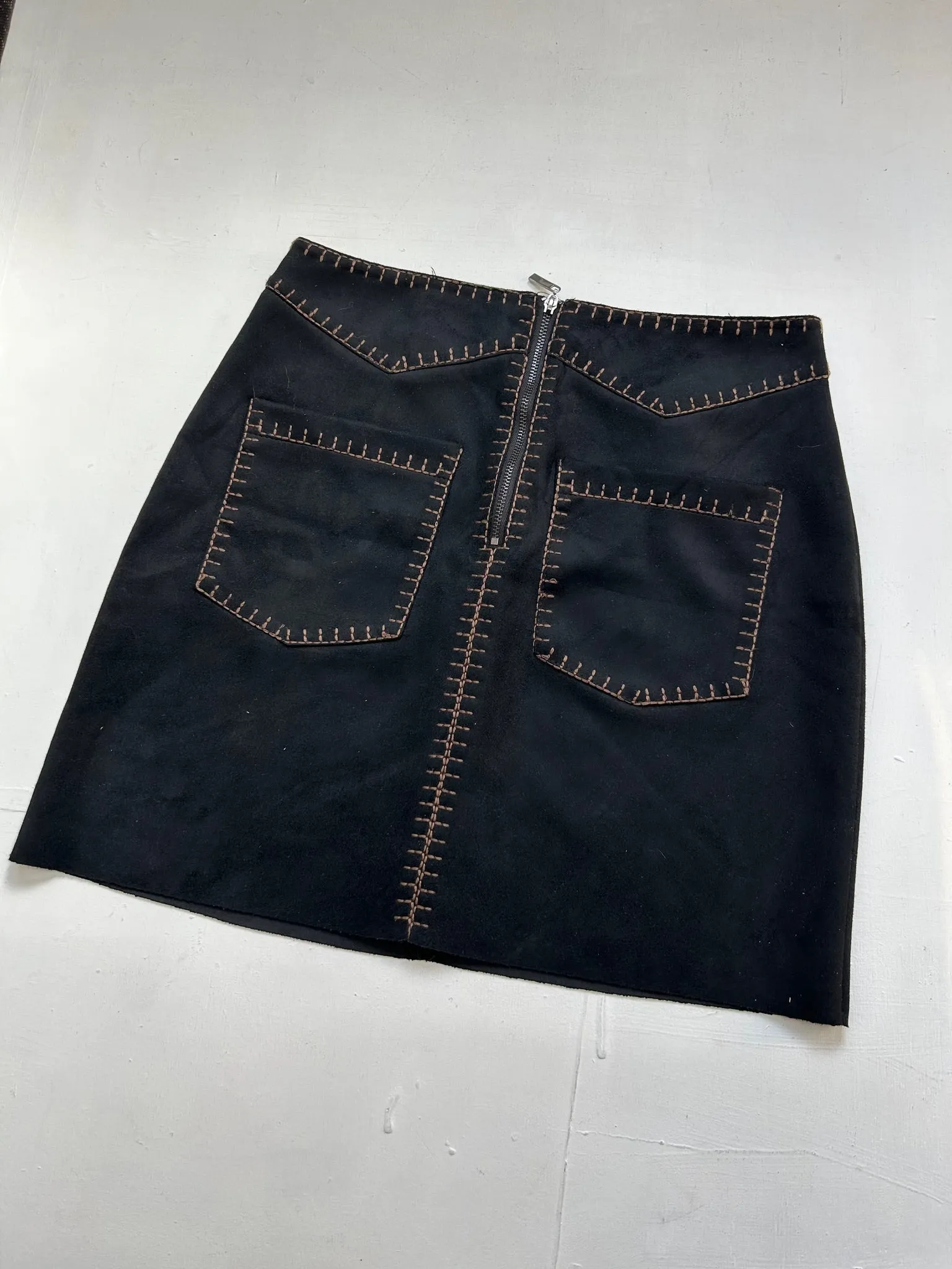 Black suede zip up  low rise y2k 90s vintage mini skirt (XS)